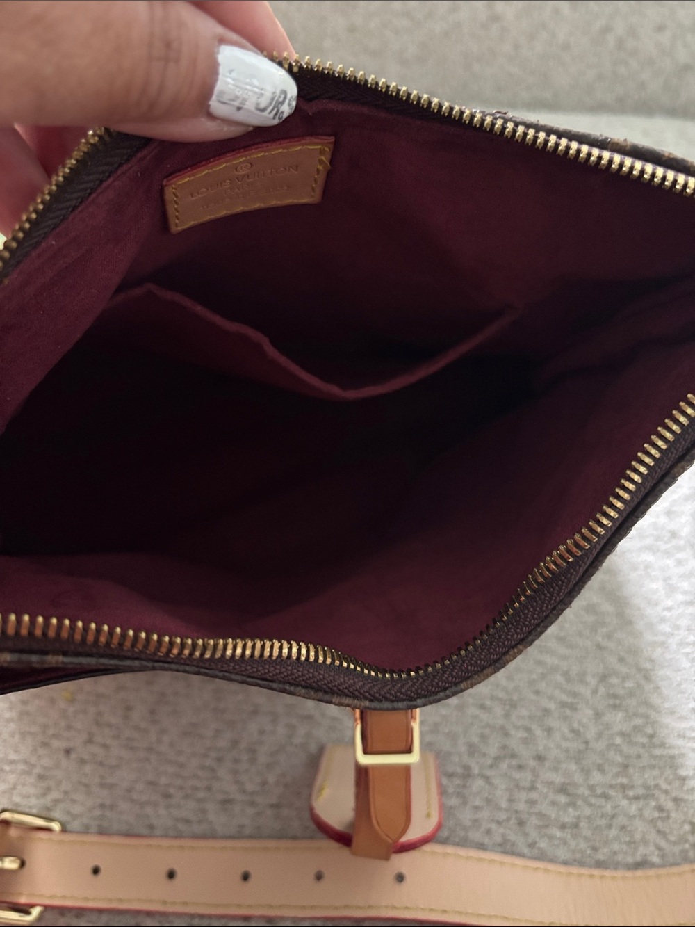 *FASHION* Brown Monogram Shoulder Bag with Tan Leather Trim - Picture 16 of 17